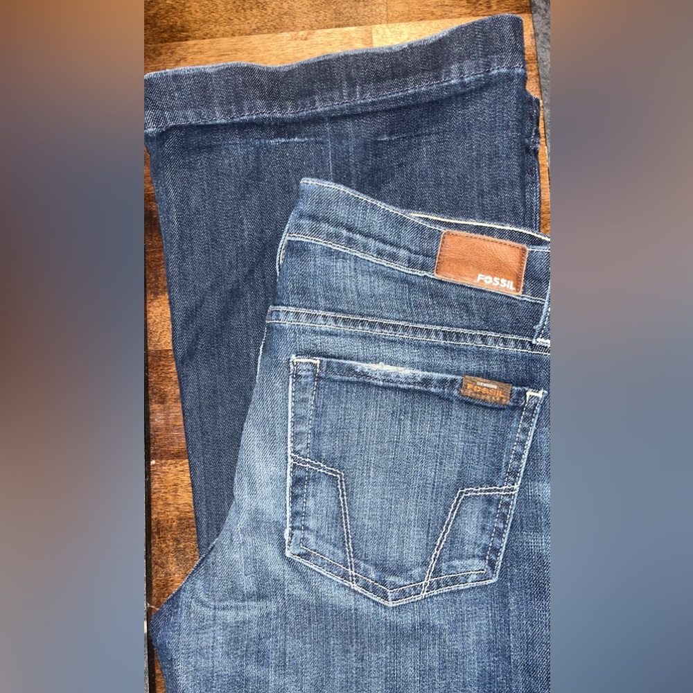 Preloved Fossil Flare Leg Jeans in a Medium Wash True Bellbottom Jeans Size 31